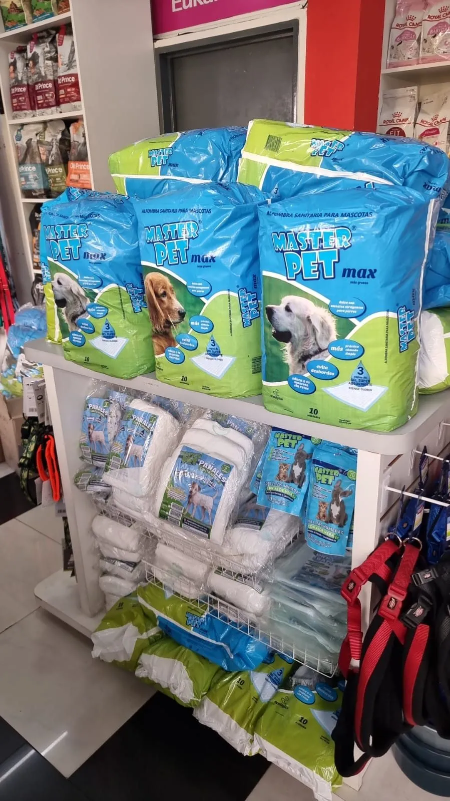 Estantería de la Expo con paños y toallitas Master Pet